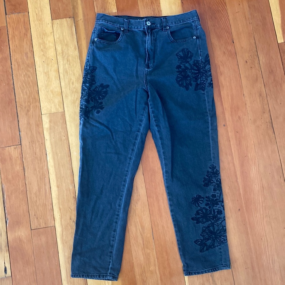 American eagle embroidered mom jean